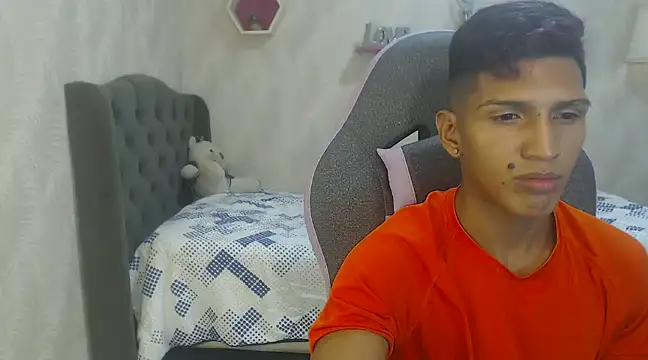 mau elixxx online show from December 26, 5:47 am