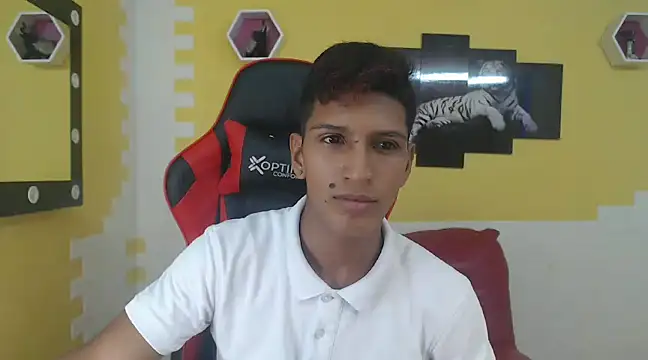 mau elixxx online show from January 1, 4:07 am