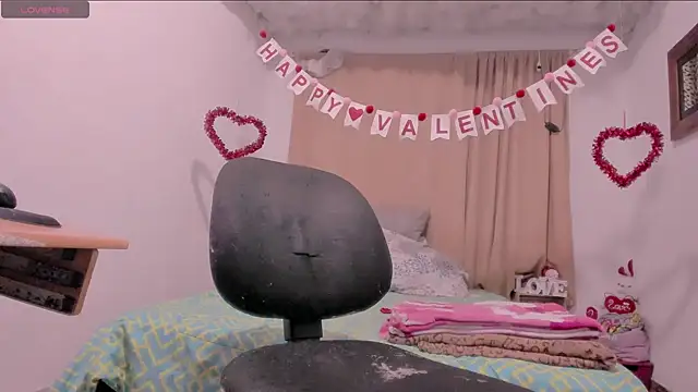 Snapshot of Lauu_G chatting on February 2, 2:06 am Lauu G online show from February 2, 2:06 am