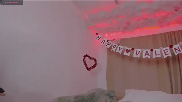 Snapshot of Lauu_G chatting on February 7, 3:12 am Lauu G online show from February 7, 3:12 am