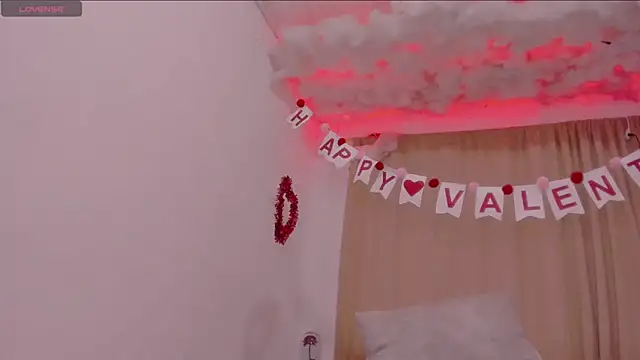 Snapshot of Lauu_G chatting on February 15, 5:41 am Lauu G online show from February 15, 5:41 am