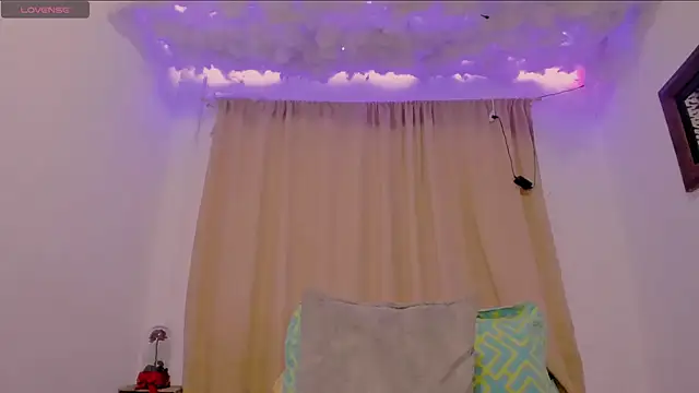 Snapshot of Lauu_G chatting on March 6, 11:31 pm Lauu G online show from March 6, 11:31 pm