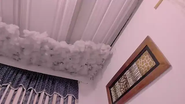 Snapshot of Lauu_G chatting on September 24, 10:18 am Lauu G online show from September 24, 10:18 am