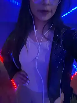 Snapshot of Jade_Zephyra chatting on December 8, 1:24 am Jade Zephyra online show from December 8, 1:24 am