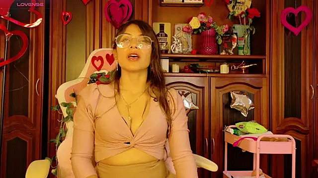 Snapshot of Jade_Zephyra chatting on February 16, 8:16 pm Jade Zephyra online show from February 16, 8:16 pm