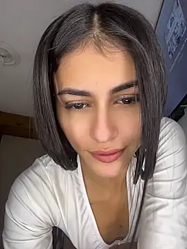 Snapshot of emilie_xx_ chatting on June 3, 2:33 pm emilie xx online show from June 3, 2:33 pm