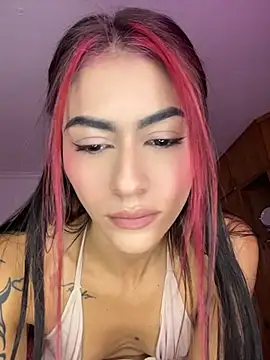Snapshot of emilie_xx_ chatting on July 30, 1:26 am emilie xx online show from July 30, 1:26 am