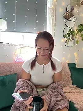 Snapshot of MelodyRoseUk chatting on September 22, 9:22 am MelodyRoseUk online show from September 22, 9:22 am