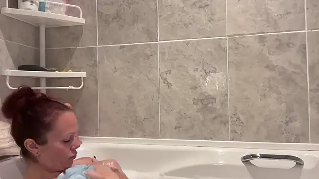 Snapshot of MelodyRoseUk chatting on October 25, 5:51 pm MelodyRoseUk online show from October 25, 5:51 pm