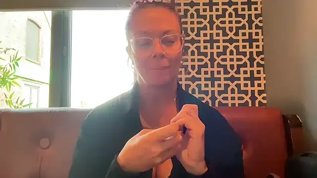 Snapshot of MelodyRoseUk chatting on November 5, 11:32 am MelodyRoseUk online show from November 5, 11:32 am