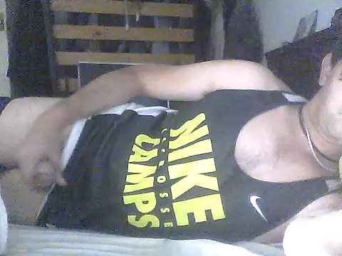 Snapshot of frank32love chatting on January 15, 4:47 am frank32love online show from January 15, 4:47 am