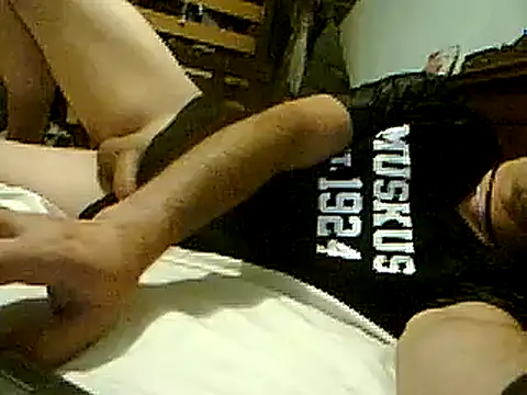 Snapshot of frank32love chatting on March 9, 10:19 am frank32love online show from March 9, 10:19 am