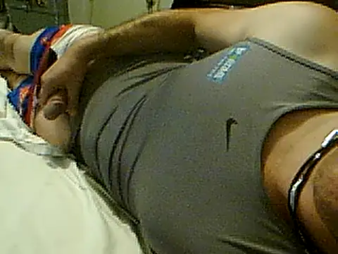 Snapshot of frank32love chatting on March 21, 9:12 am frank32love online show from March 21, 9:12 am