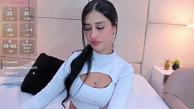 Snapshot of Amiirra_ chatting on December 14, 12:01 am Amiirra online show from December 14, 12:01 am