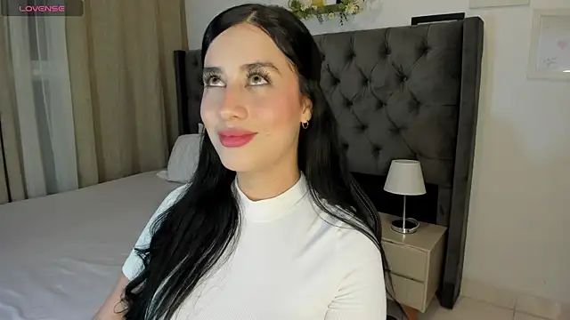 Snapshot of Amiirra_ chatting on May 28, 1:25 am Amiirra online show from May 28, 1:25 am