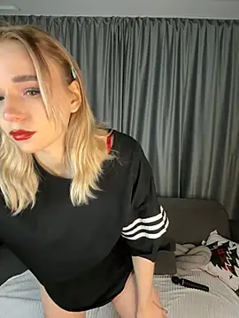 Snapshot of Eva_Millss chatting on December 13, 4:49 pm Eva Millss online show from December 13, 4:49 pm