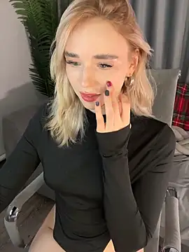 Snapshot of Eva_Millss chatting on December 14, 7:14 pm Eva Millss online show from December 14, 7:14 pm