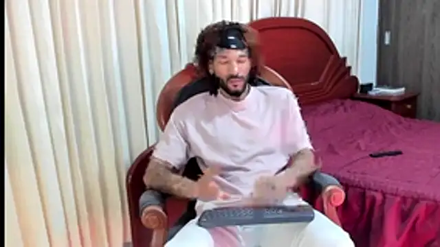 Snapshot of KarlMarley1 chatting on December 23, 6:00 am KarlMarley1 online show from December 23, 6:00 am