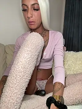 Snapshot of mrs_skinny_goddess chatting on May 17, 4:58 pm mrs skinny goddess online show from May 17, 4:58 pm
