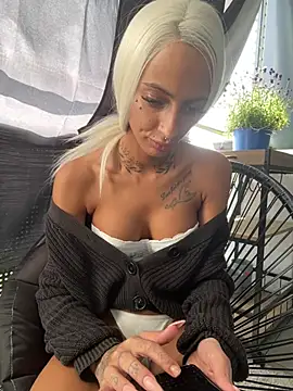 Snapshot of mrs_skinny_goddess chatting on May 22, 11:05 am mrs skinny goddess online show from May 22, 11:05 am