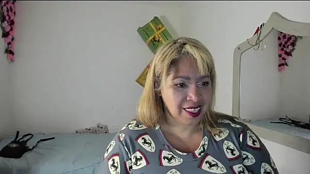 Snapshot of anubys_godes chatting on December 19, 12:23 pm anubys godes online show from December 19, 12:23 pm