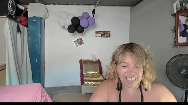 Snapshot of anubys_godes chatting on September 28, 3:50 pm anubys godes online show from September 28, 3:50 pm