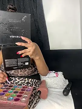 Snapshot of chiquimaturesexy chatting on February 3, 9:42 pm chiquimaturesexy online show from February 3, 9:42 pm