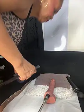 Snapshot of chiquimaturesexy chatting on February 11, 9:42 pm chiquimaturesexy online show from February 11, 9:42 pm