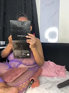 Snapshot of chiquimaturesexy chatting on February 15, 5:31 pm chiquimaturesexy online show from February 15, 5:31 pm