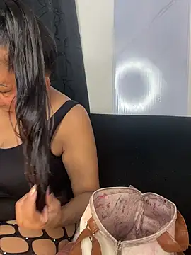 Snapshot of chiquimaturesexy chatting on February 18, 7:43 pm chiquimaturesexy online show from February 18, 7:43 pm