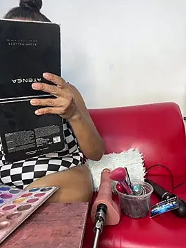 Snapshot of chiquimaturesexy chatting on July 17, 10:03 pm chiquimaturesexy online show from July 17, 10:03 pm