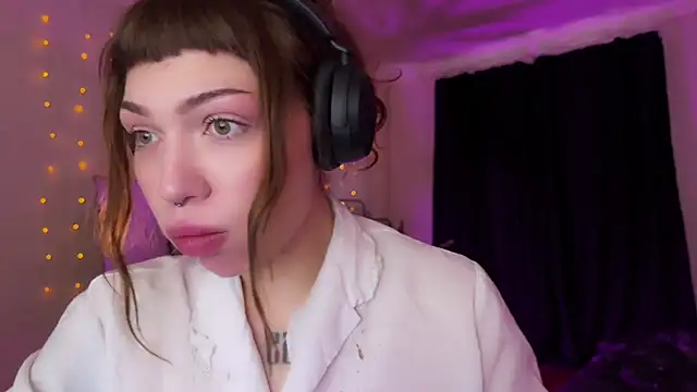 Snapshot of PaulaPratt chatting on December 3, 9:22 am PaulaPratt online show from December 3, 9:22 am