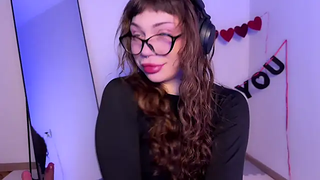 Snapshot of PaulaPratt chatting on February 7, 2:50 am PaulaPratt online show from February 7, 2:50 am