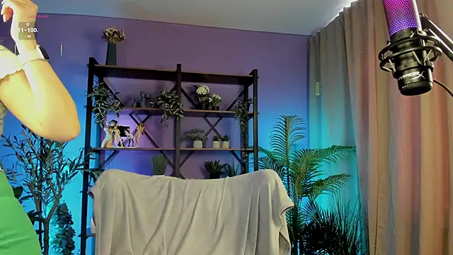 Snapshot of careful_i_bite_nya chatting on March 12, 1:40 pm careful i bite nya online show from March 12, 1:40 pm