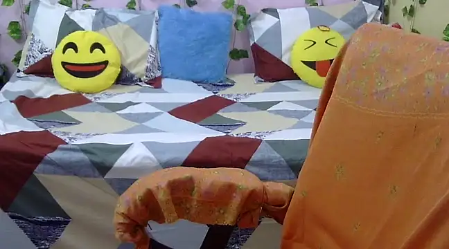 Snapshot of Bold_Pooja chatting on February 4, 3:44 am Bold Pooja online show from February 4, 3:44 am