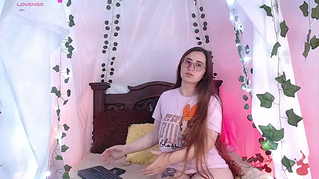 centaurigirl online show from February 24, 4:38 am