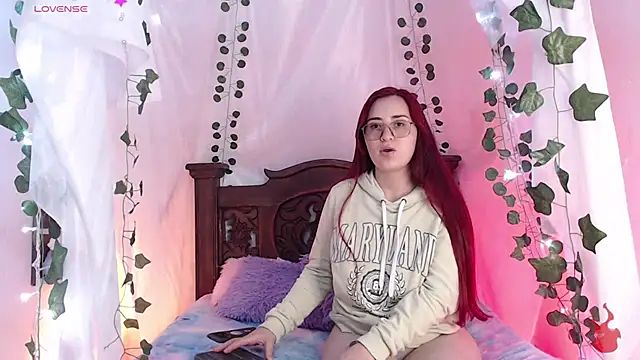 centaurigirl online show from March 19, 1:54 am