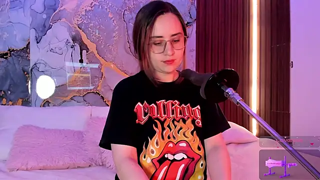 centaurigirl online show from October 22, 2:56 am