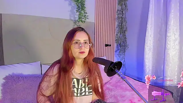 centaurigirl online show from March 4, 3:56 am