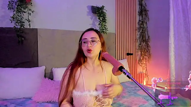 centaurigirl online show from April 13, 1:11 am