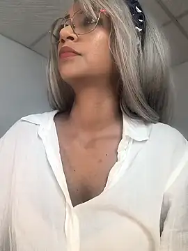 Amaliu  online show from February 4, 10:45 pm