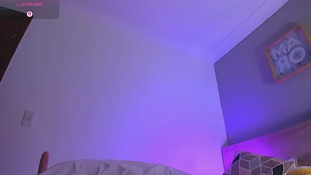 agussaenz online show from December 19, 11:34 pm