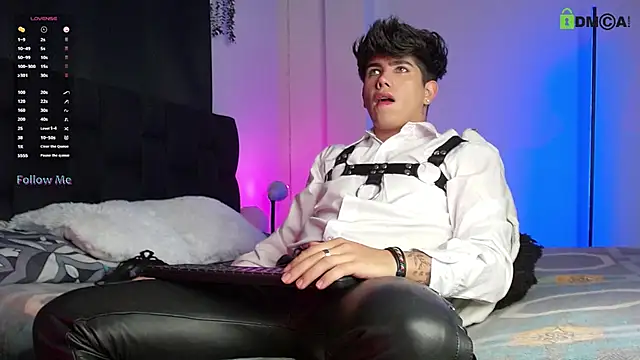 LyleBennett  online show from October 26, 10:54 am