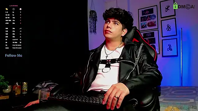 LyleBennett  online show from November 14, 11:42 am