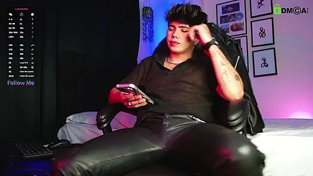 LyleBennett  online show from January 10, 11:45 am