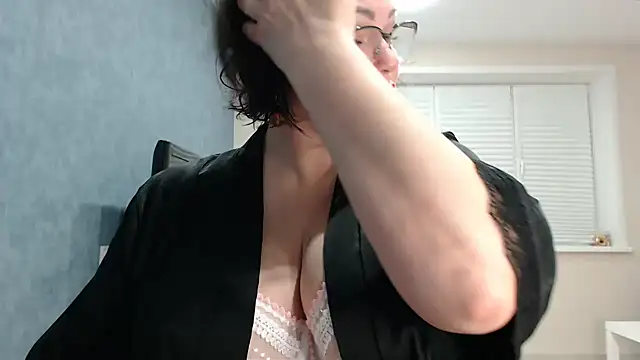 Nora Star online show from November 1, 5:04 pm