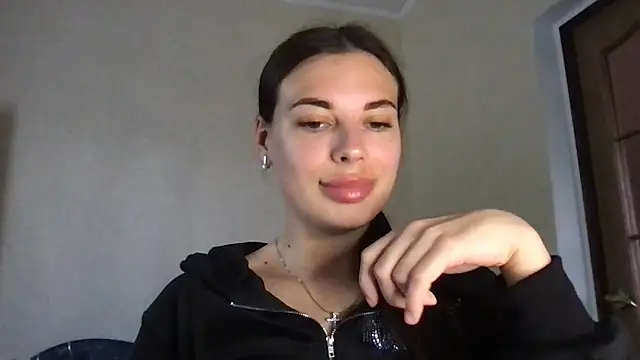 MoonriseGoddess online show from April 18, 9:13 am