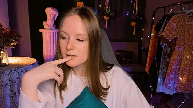 Snapshot of VivienLeeigh chatting on December 28, 1:06 pm VivienLeeigh online show from December 28, 1:06 pm