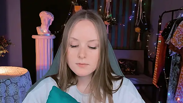 Snapshot of VivienLeeigh chatting on December 28, 4:09 pm VivienLeeigh online show from December 28, 4:09 pm