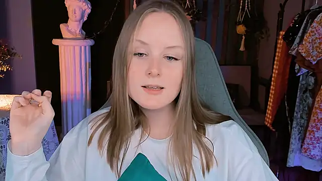 Snapshot of VivienLeeigh chatting on December 28, 7:11 pm VivienLeeigh online show from December 28, 7:11 pm